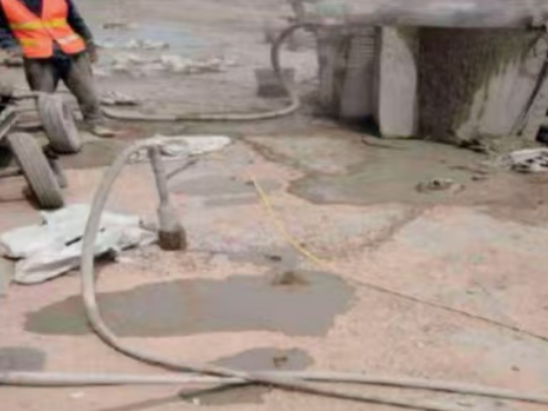 武陵水泥混凝土路面板底注浆技术 路面脱空注浆整治方案